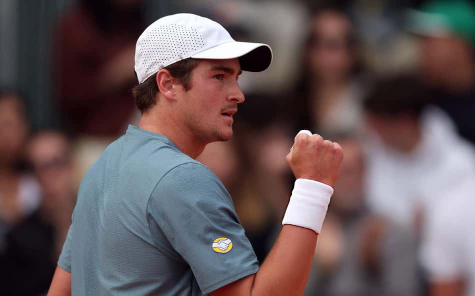 João Fonseca na estreia no Masters 1000 de Monte Carlo, contra o canadense Gabriel Diallo (Reprodução)