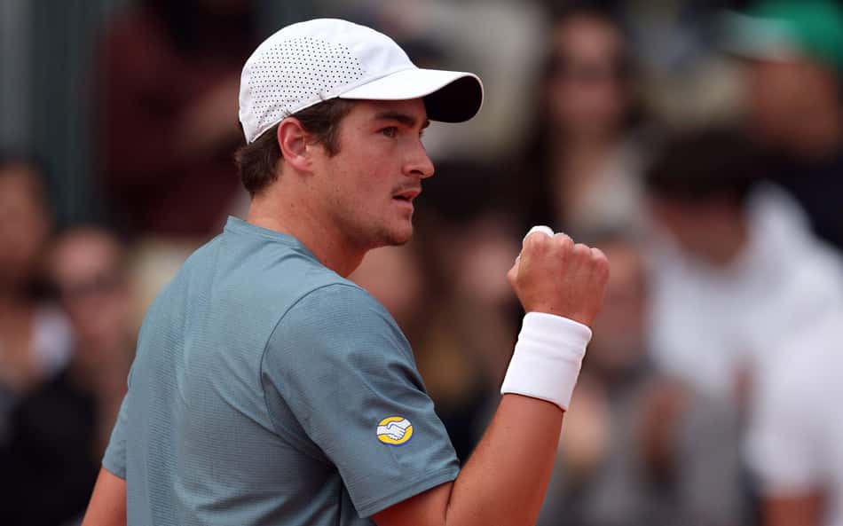 João Fonseca na estreia no Masters 1000 de Monte Carlo, contra o canadense Gabriel Diallo (Reprodução)