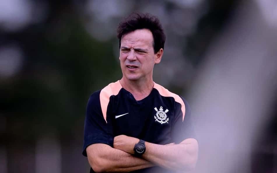 Primeira escalação de Diniz no Corinthians repercute: 'Hoje tem'