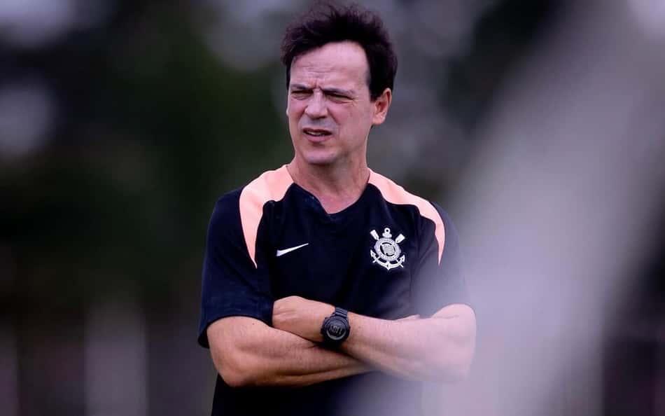 Técnico Fernando Diniz é regularizado no BID e tem data para estrear pelo Corinthians