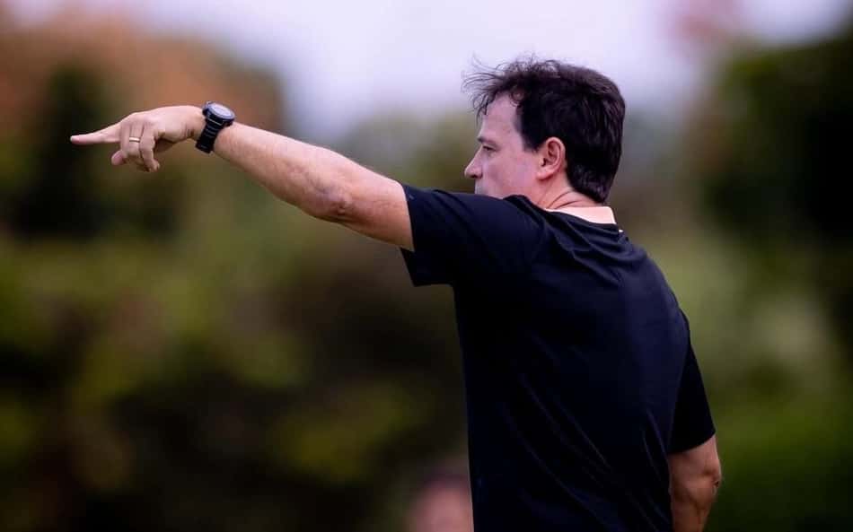 Saiba se Fernando Diniz estreia hoje pelo Corinthians