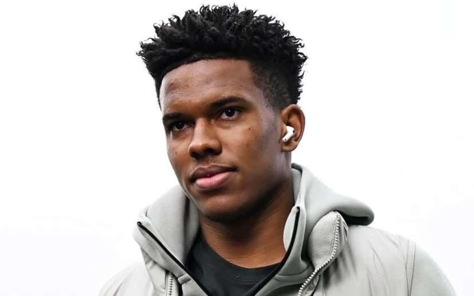 Lesão de Estêvão pelo Chelsea preocupa brasileiros: 'Cada vez mais'