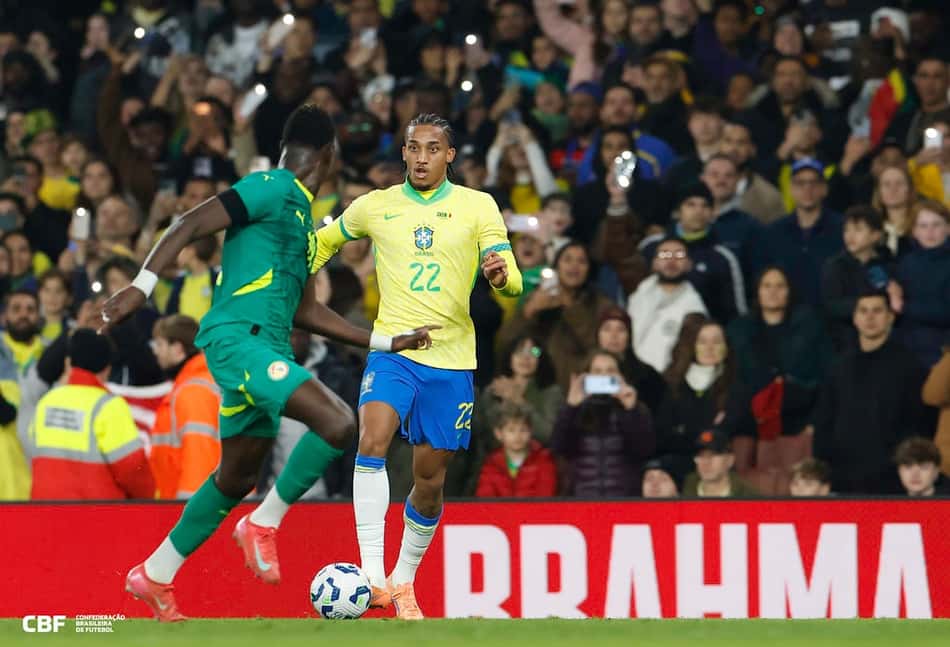 João Pedro em ação pela Seleção Brasileira contra Senegal