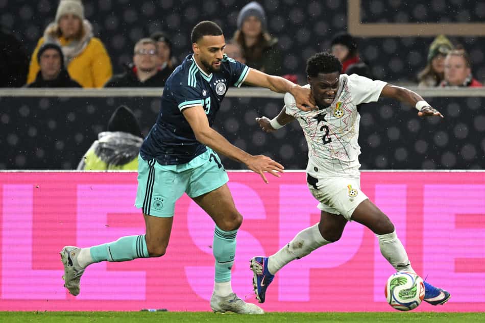 Jogadores de Gana e Alemanha em ação em amistoso (Foto: Thomas Kienzle/AFP)