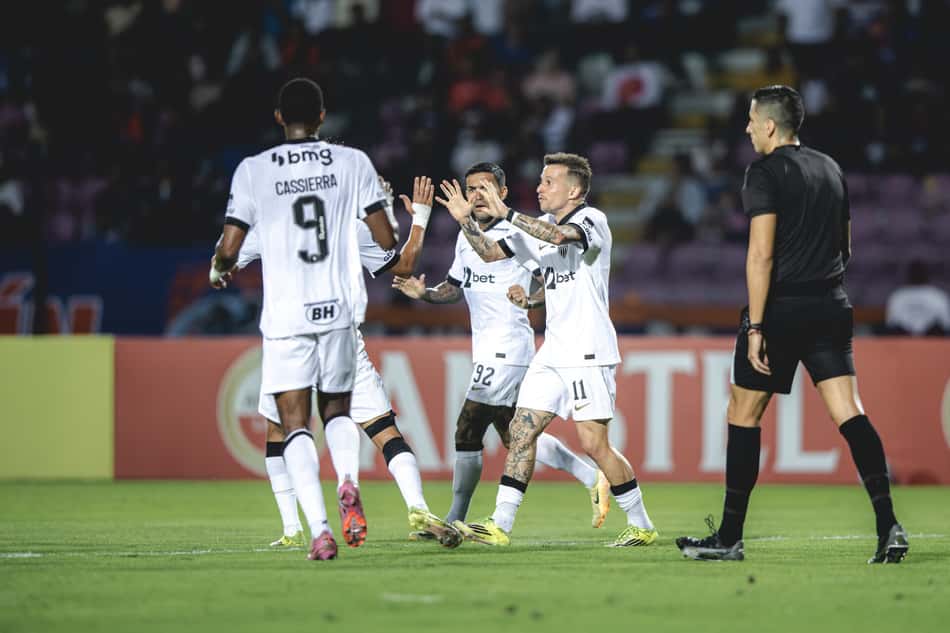 Jogadores do Atlético-MG contra o Puerto Cabello (Foto: Pedro Souza / Atlético)