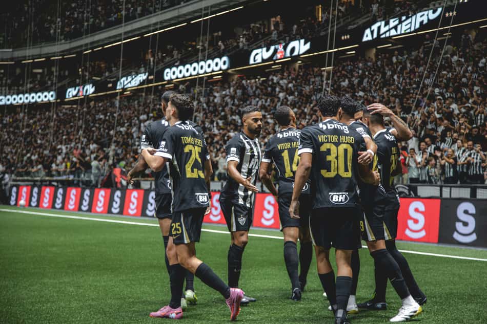 Jogadores do Galo comemoram gol contra o Athletico (Foto: Pedro Souza / Atlético)