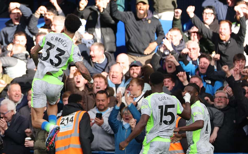 Manchester City vence Chelsea e reduz diferença para o líder Arsenal