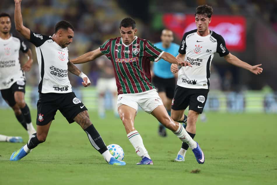 Kevin Serna em ação em Fluminese 3x1 Corinthians pelo Campeonato Brasileiro 2026 (Foto: LUCAS MERÇON / FLUMINENSE F.C.)