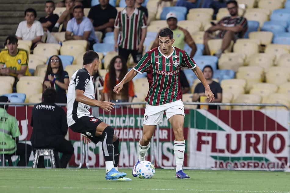 Kevin Serna em ação em Fluminese 3x1 Corinthians pelo Campeonato Brasileiro 2026 (Foto: LUCAS MERÇON / FLUMINENSE F.C.)