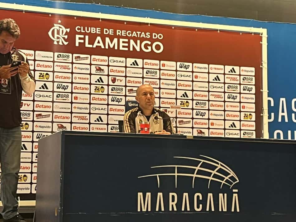 Leonardo Jardim em coletiva de imprensa (Foto: Maurício Luz/Lance!)