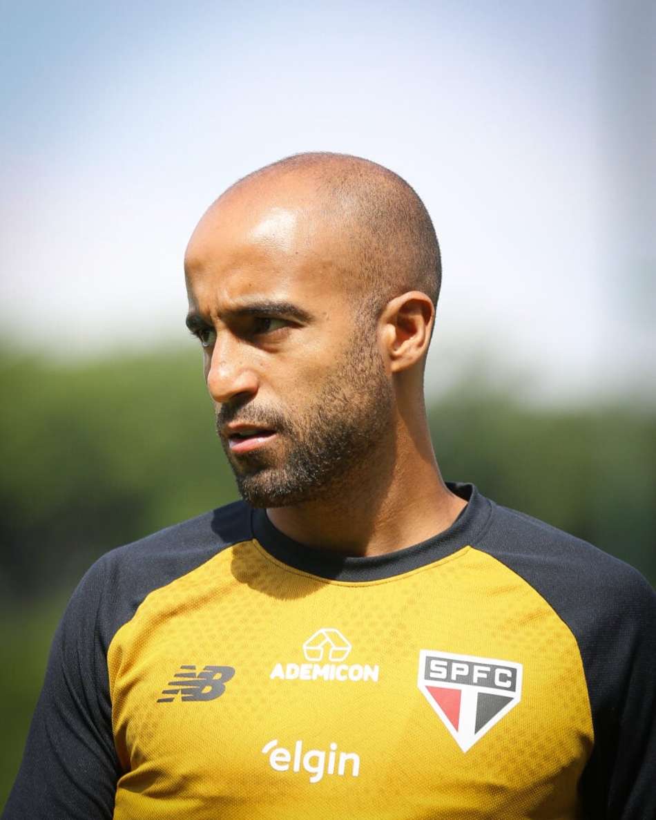 Lucas Moura com a camisa do São Paulo