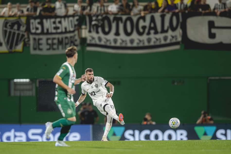 Lyanco contra a Chape Foto: Pedro Souza / Atlético