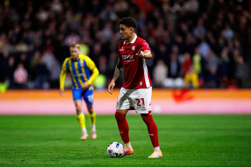 Neto Borges em ação pelo Bristol City (Foto: Reprodução)