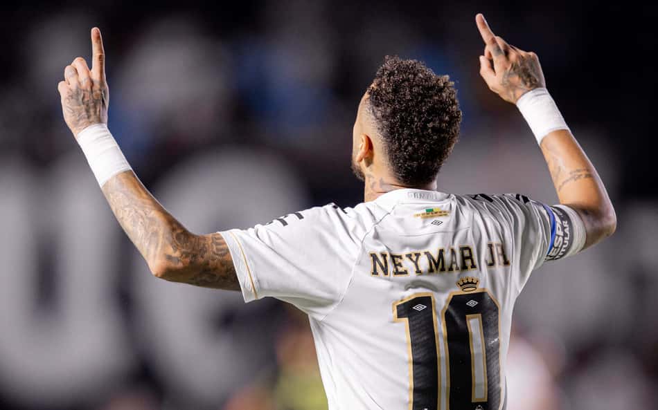 Neymar presenteia adversário após empate, e imagem repercute: 'Ídolo'