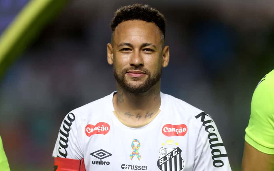 Falta em Neymar durante Santos x Remo viraliza: 'Na Copa vai ser pior'