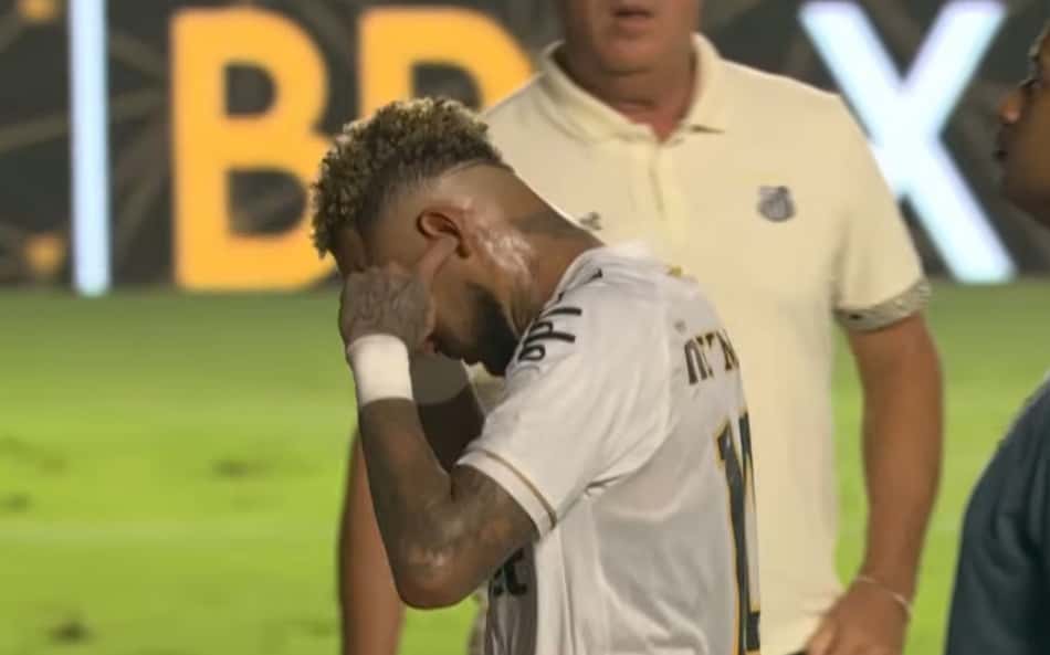 Neymar faz gesto que causa polêmica após derrota do Santos