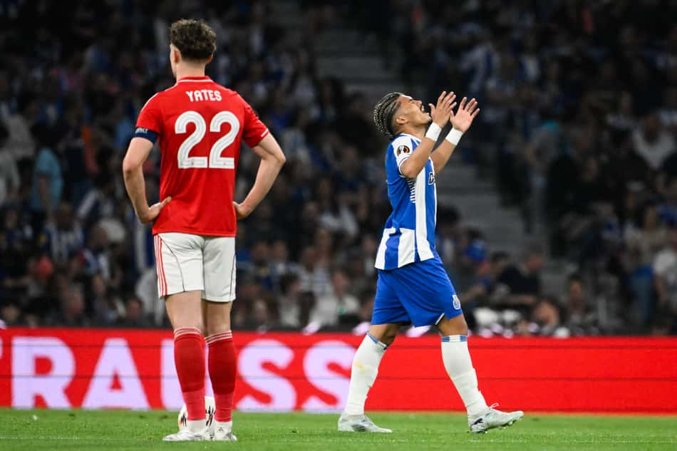 William Gomes comemora gol pelo Porto na Europa League (Foto: Miguel RIOPA / AFP)