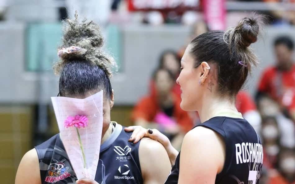 Sabrina atuou ao lado de Rosamaria no Denso Airybees, do Japão (Foto: Reprodução/ Instagram)
