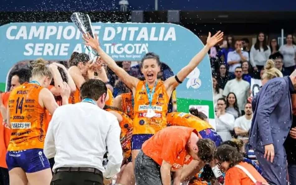 Gabi Guimarães é bicampeã da Liga Italiana pelo Conegliano (Foto: Reprodução/ Instagram)