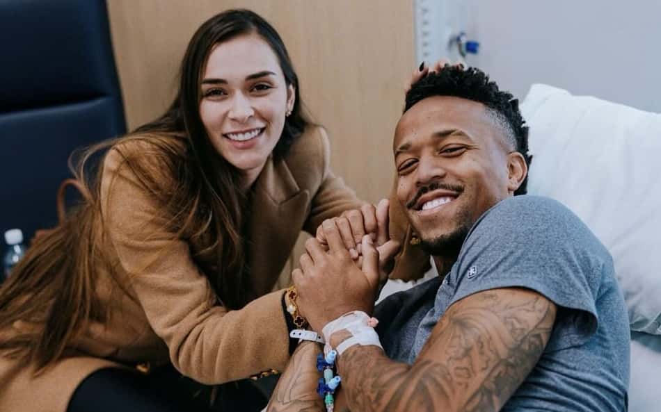 Militão posta agradecimento após operação: 'Melhor está por vir'