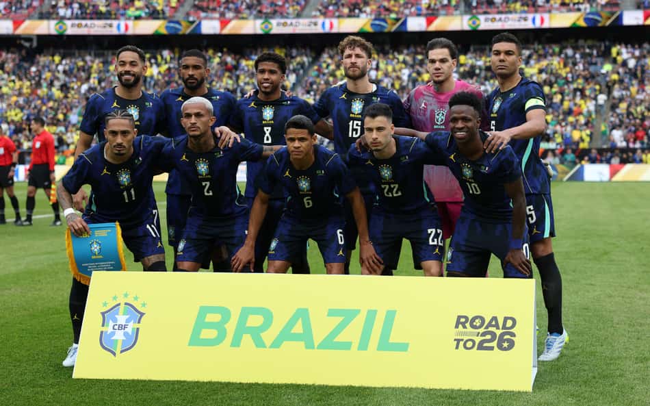 Site vaza supostas figurinhas do Brasil no álbum da Copa e lista comete 'erro'; veja fotos