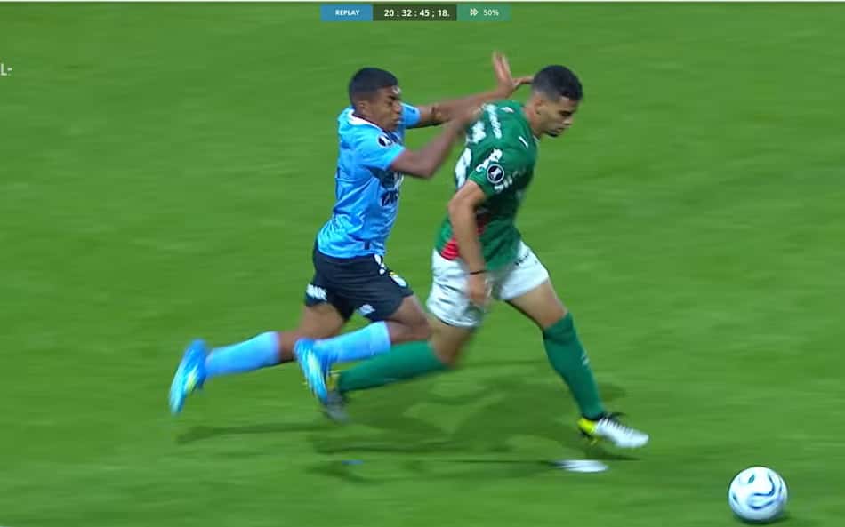 Conmebol divulga áudio do VAR em pênalti marcado para o Palmeiras na Libertadores