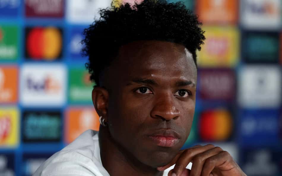 Vini Jr em entrevista coletiva antes de Real Madrid e Bayern de Munique pela Champions League (Foto: Pierre-Philippe MARCOU / AFP)