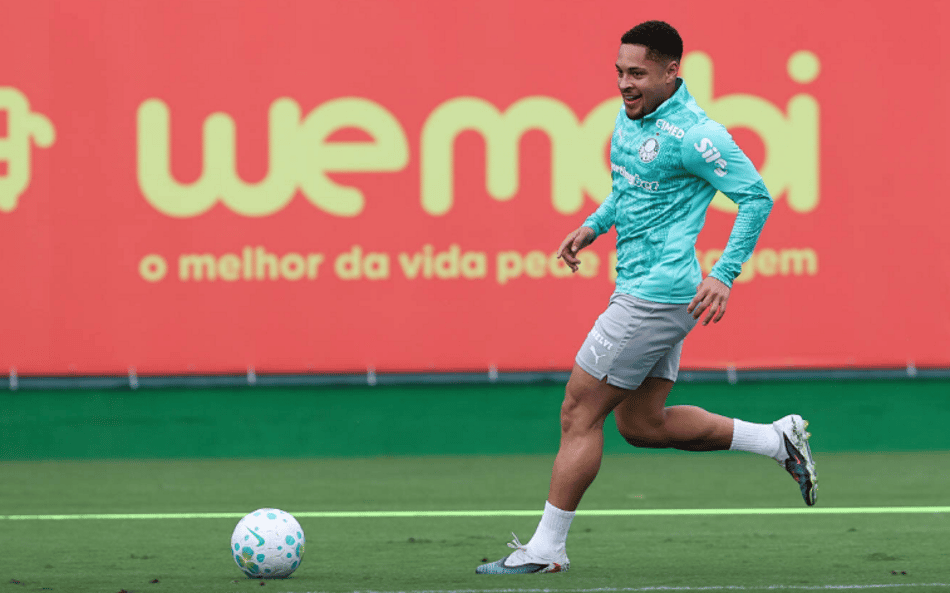 Escalação: Vitor Roque e Paulinho treinam com o grupo, e Palmeiras fecha preparação para clássico