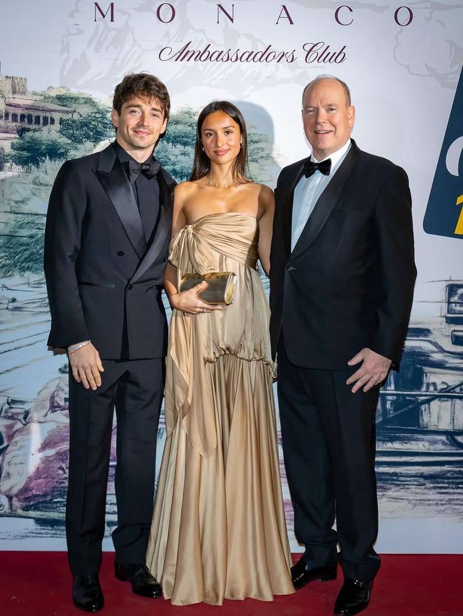 Charles ao lado da esposa, Alexandra Leclerc, e do príncipe de Mônaco, Albert II (Foto: Frédéric Nebinger/Palácio do Príncipe de Mônaco)