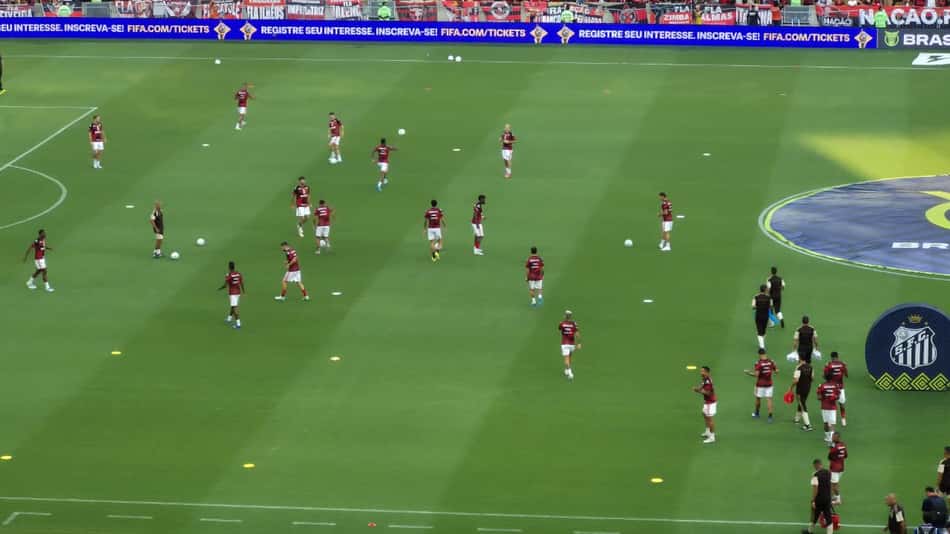 Flamengo no aquecimento antes do jogo contra o Santos. (Foto: Leonardo Bessa/ Lance!)