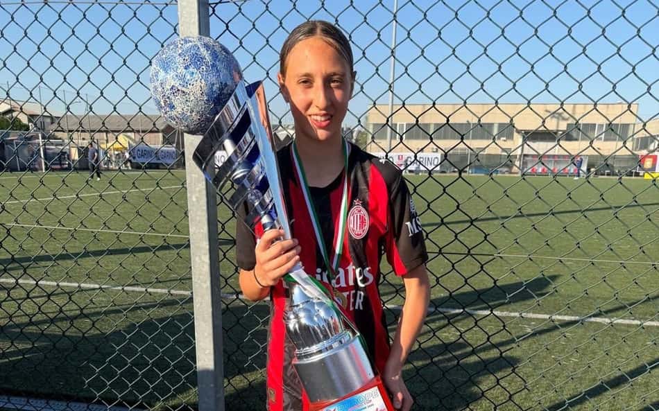 Ema Modric comemora primeiro título pelo Milan sub-13. (Foto? Reprodução/internet)