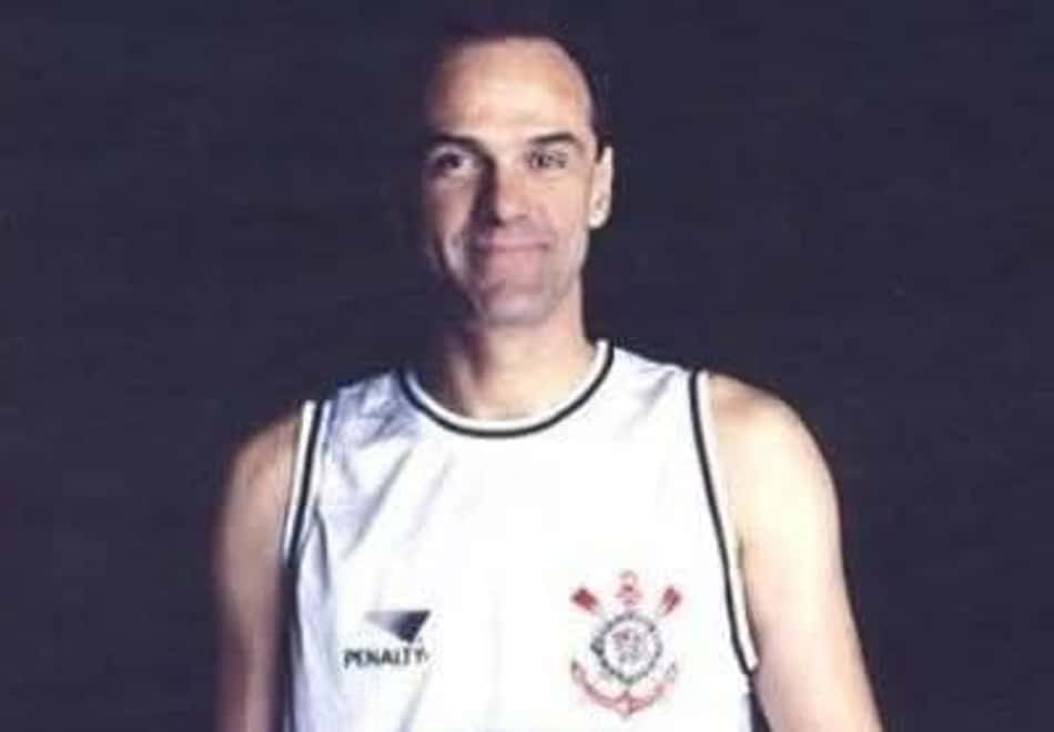 Oscar Schmidt virou torcedor do Corinthians (Foto: Divulgação/Corinthians)