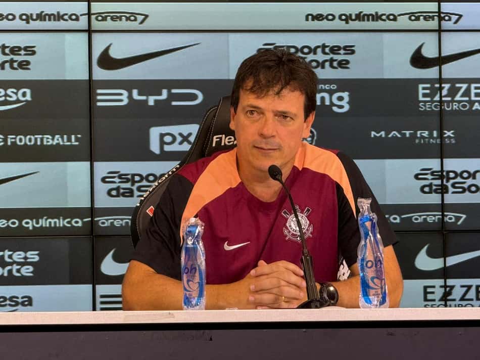 Diniz explica como pode ajudar o Corinthians a manter Memphis: 'Jogador extra série'
