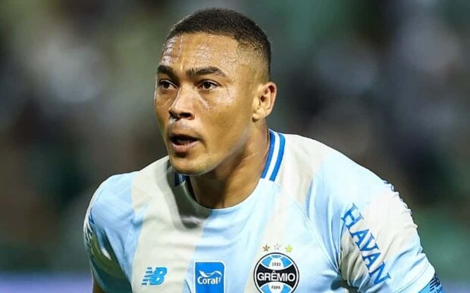 Carlos Vinícius, do Grêmio, protagoniza feito raro; relembre outros casos no futebol