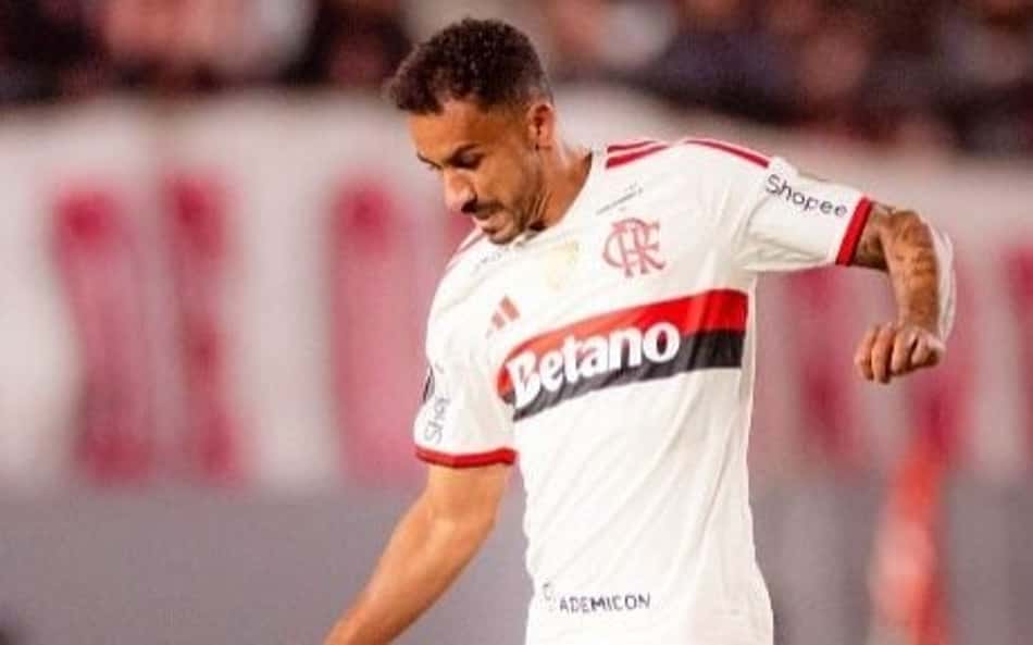 Danilo em Estudiantes x Flamengo (Foto: Adriano Fontes/Flamengo)