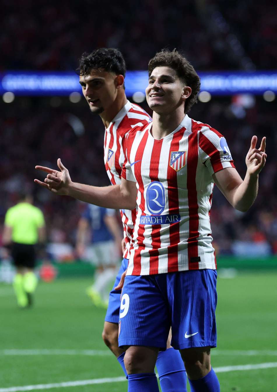 Julián Álvarez comemora gol em Atlético de Madrid e Arsenal pela Champions League (Foto: Thomas COEX / AFP)