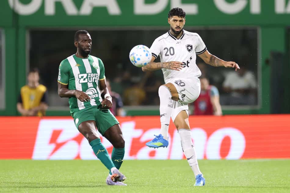 Barboza em ação em Chapecoense x Botafogo pelo Campeonato Brasileiro no Estadio Arena Conda, 18 de Abril de 2026, Chapeco, SC, Brasil. Foto: Vitor Silva/Botafogo.