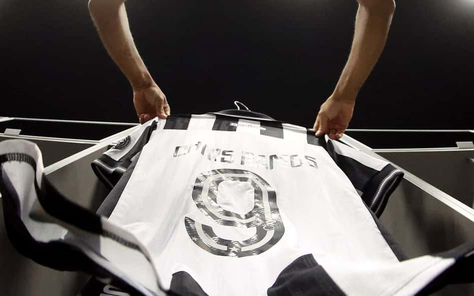 Botafogo prepara anúncio de nova fornecedora de material esportivo