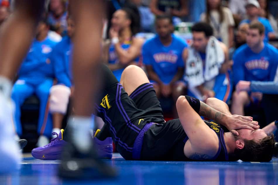 Doncic chora após sentir lesão durante partida pela NBA