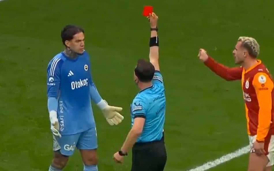 Ederson é expulso e Fenerbahçe perde clássico para o Galatasaray