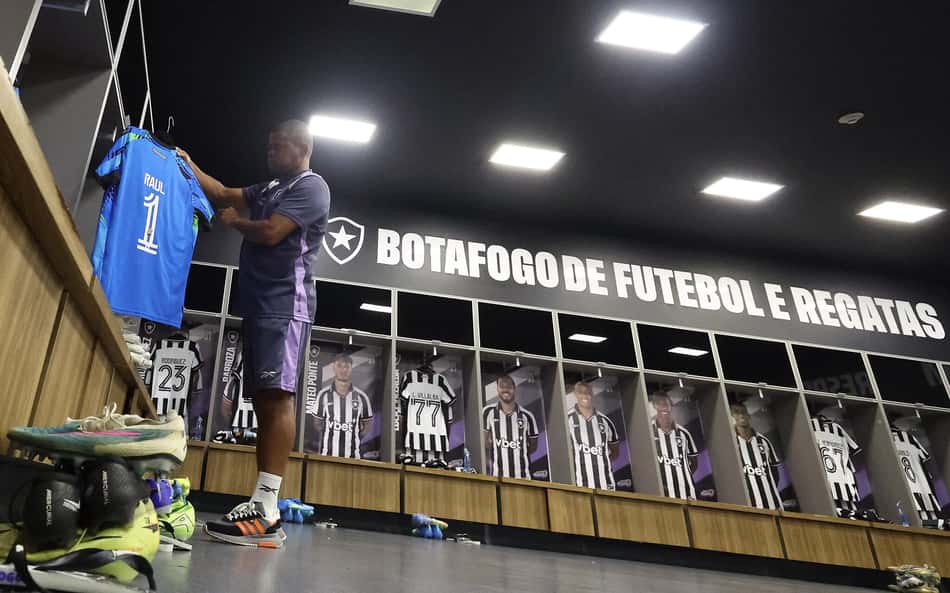 Botafogo tem mudanças na escalação para encarar o Coritiba; veja time
