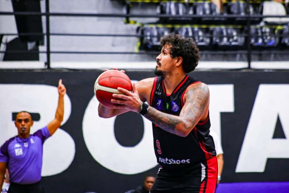 Lucas Dias, do Franca, em ação nos playoffs do NBB 25/26 (Foto: Divulgação/NBB)