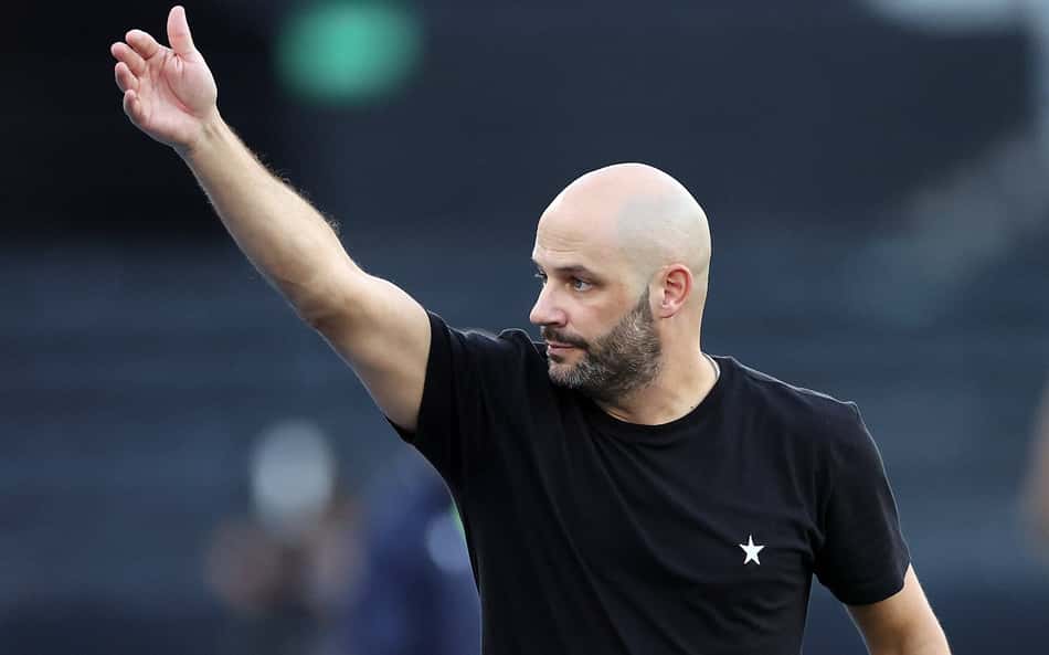 Franclim faz ajustes no Botafogo e prepara terceira escalação diferente