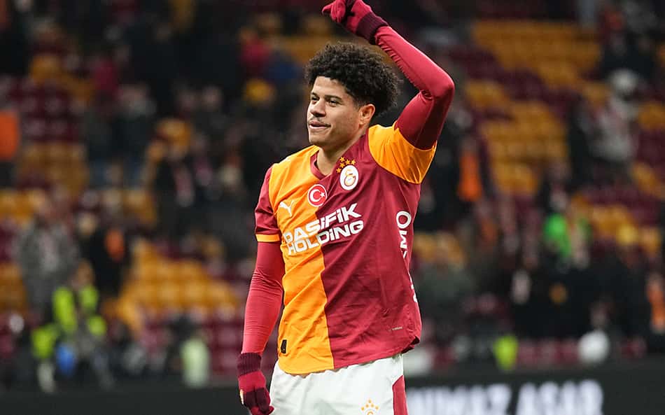 Gabriel Sara em ação pelo Galatasaray (Foto: Divulgação/Galatasaray)