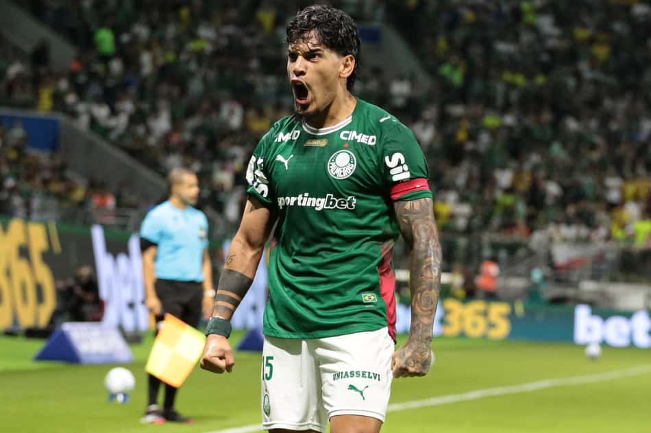 Gustavo Gómez comemora seu gol contra o Athletico