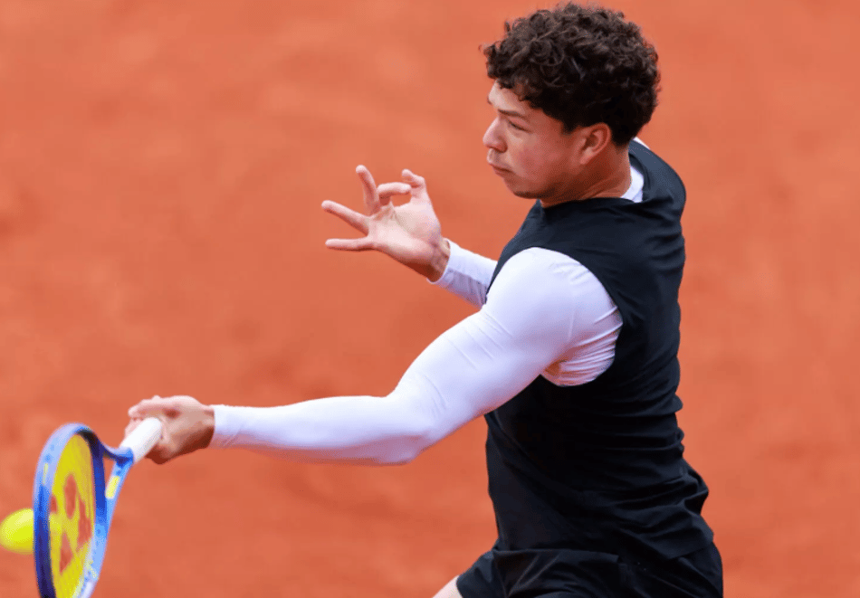 O americano Ben Shelton na vitória nas oitavas de final em Munique (Foto: Divulgação)