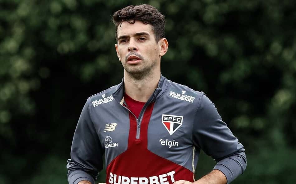 Oscar anuncia aposentadoria do futebol após deixar o São Paulo