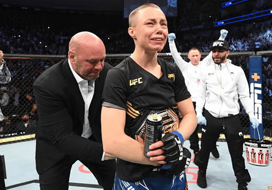A americana Rose Namajunas em 2021 reconquistou o cinturão (Reprodução)
