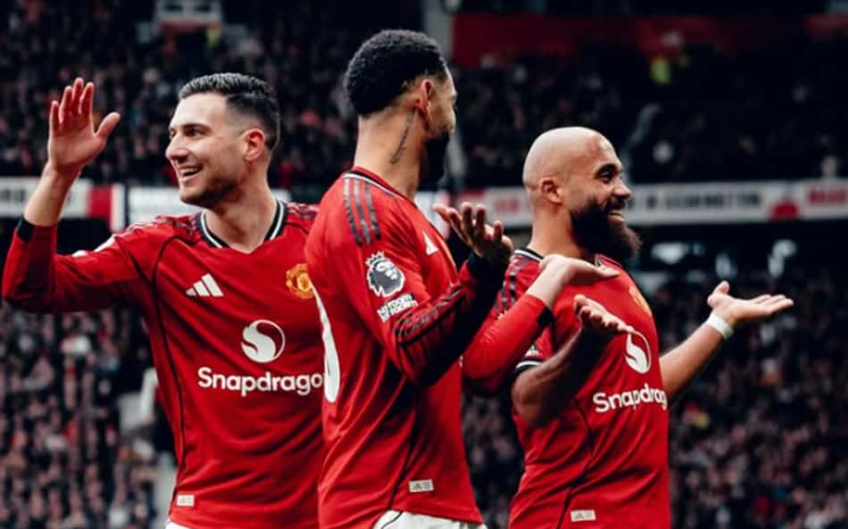 Jogadores do Manchester United comemoram o gol de Mbeumo contra o Tottenham (Foto: Reprodução / Instagram)
