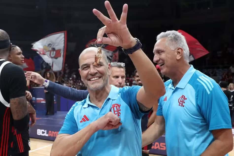 Sergio Hernández chegou ao Flamengo em fevereiro de 2025 (Divulgação/Fiba)